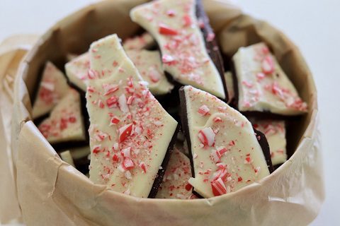 Super Easy Peppermint Bark For Your Holiday Menu